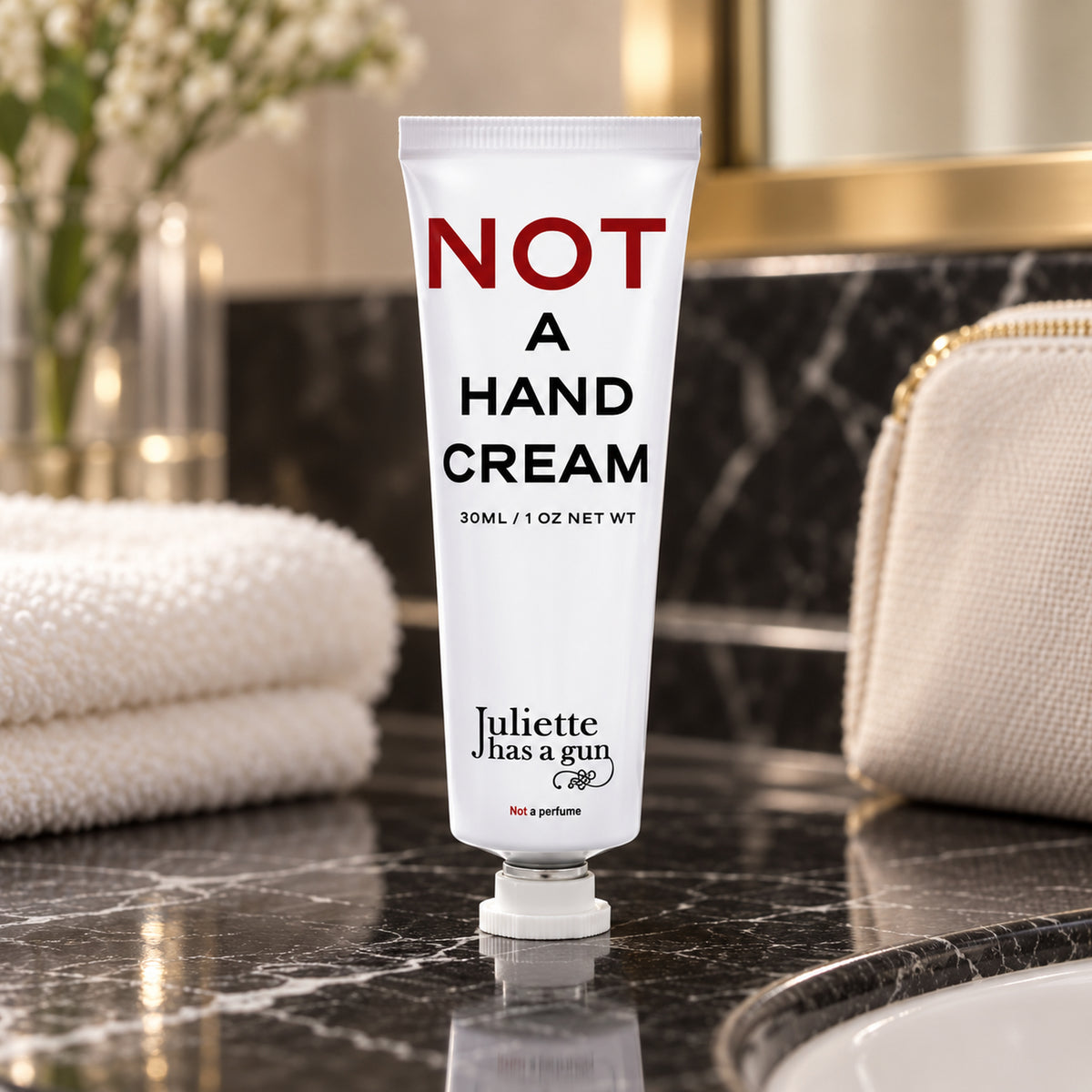 Juliette Has A Gun Not A Crema da mani 30 ml, 30 ml — ambientazione lifestyle