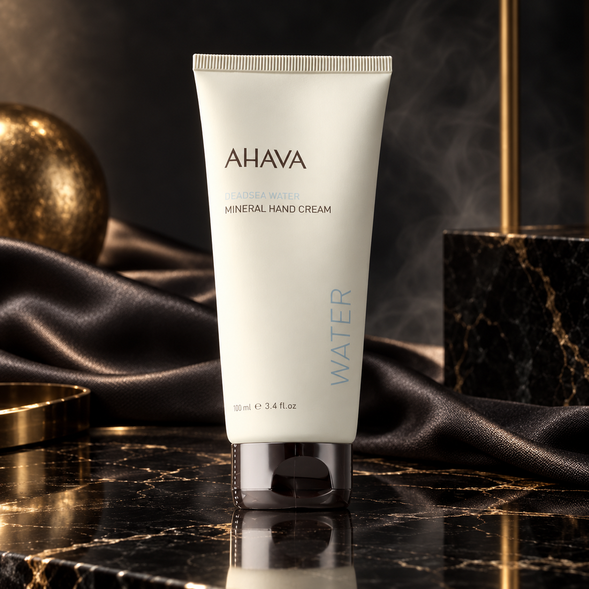Deadsea Water Mineral Hand Cream — ambientazione luxury scura