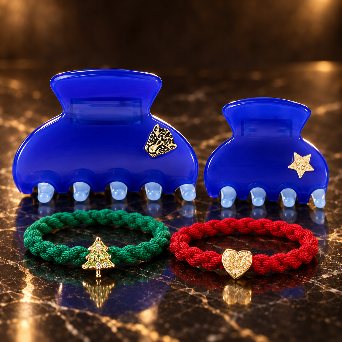 By Eloise London: By Eloise Medium Hair Claw Jaguar Blue Breeze, By Eloise Small Hair Claw Gold Star Blue Breeze, Secret Santa Set — scena su marmo nero