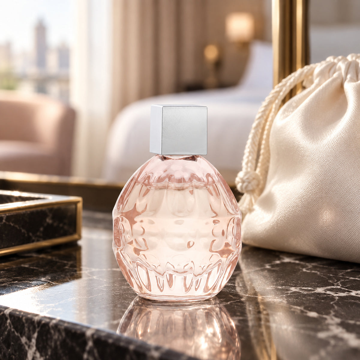 Jimmy Choo Jimmy Choo Eau de Toilette, 4.5 ml — ambientazione lifestyle