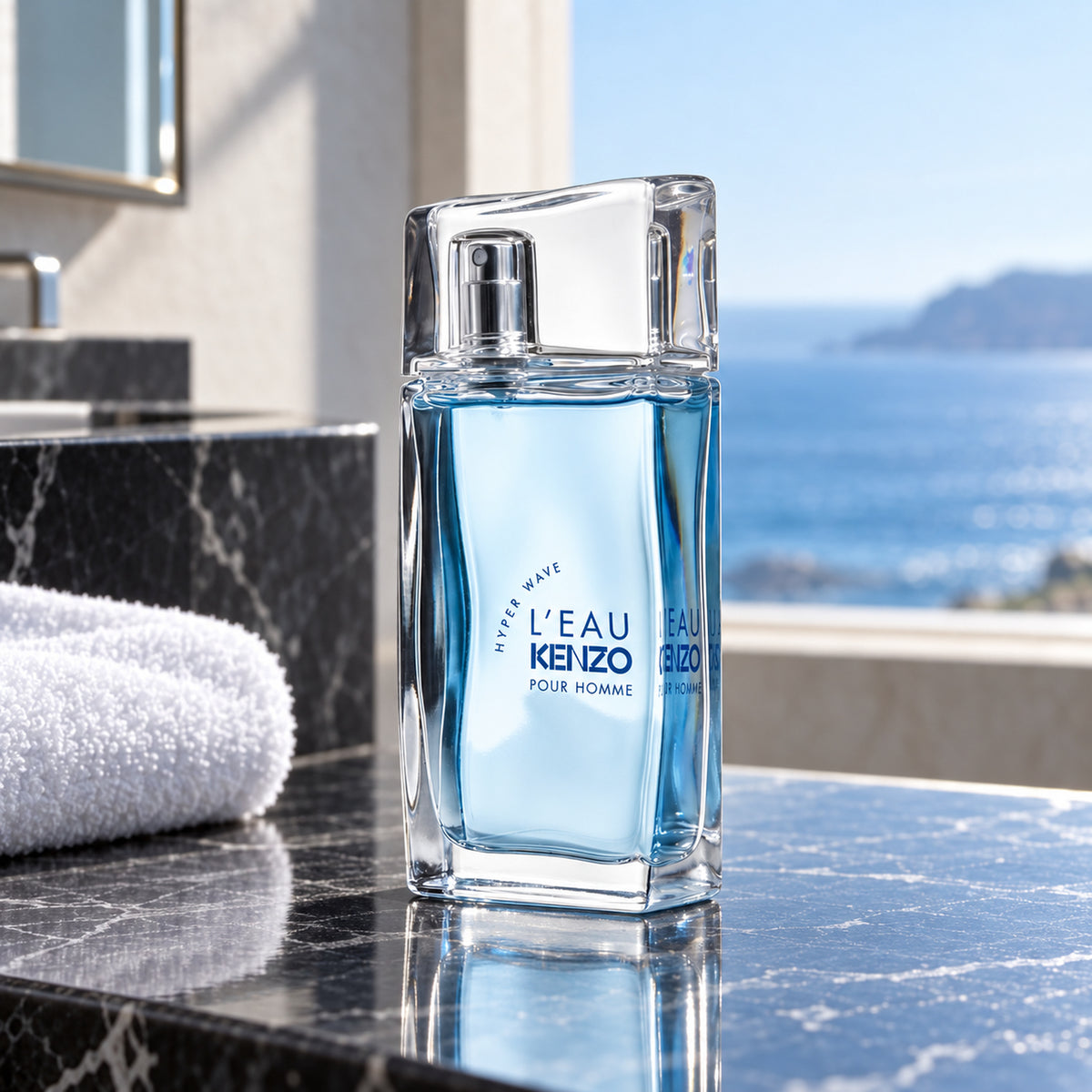 Kenzo L'Eau Kenzo Pour Homme Hyper Wave, 30 ml — ambientazione lifestyle