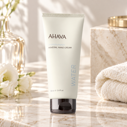 Deadsea Water Mineral Hand Cream — ambientazione chiara NewBelle