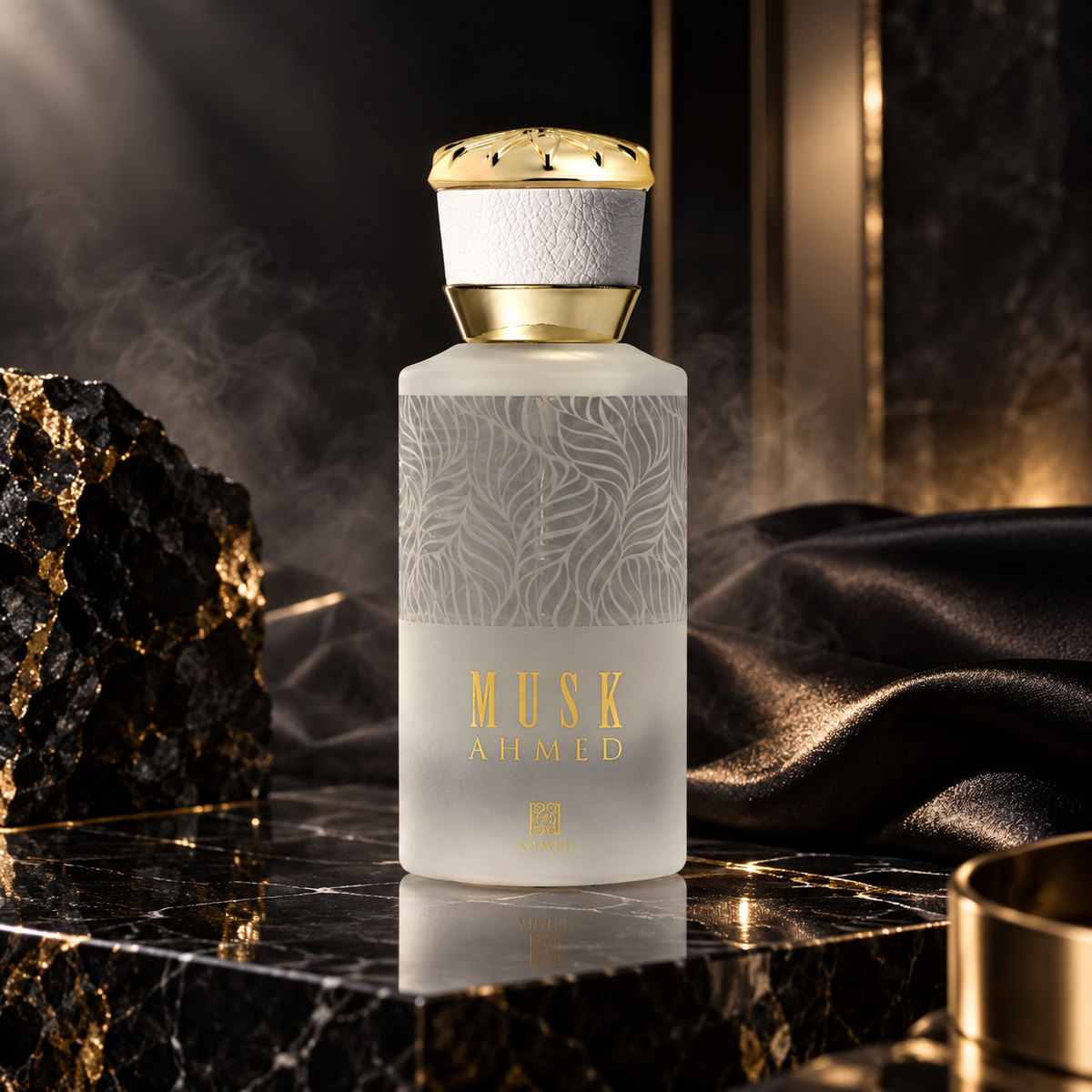 Musk Ahmed — ambientazione luxury scura